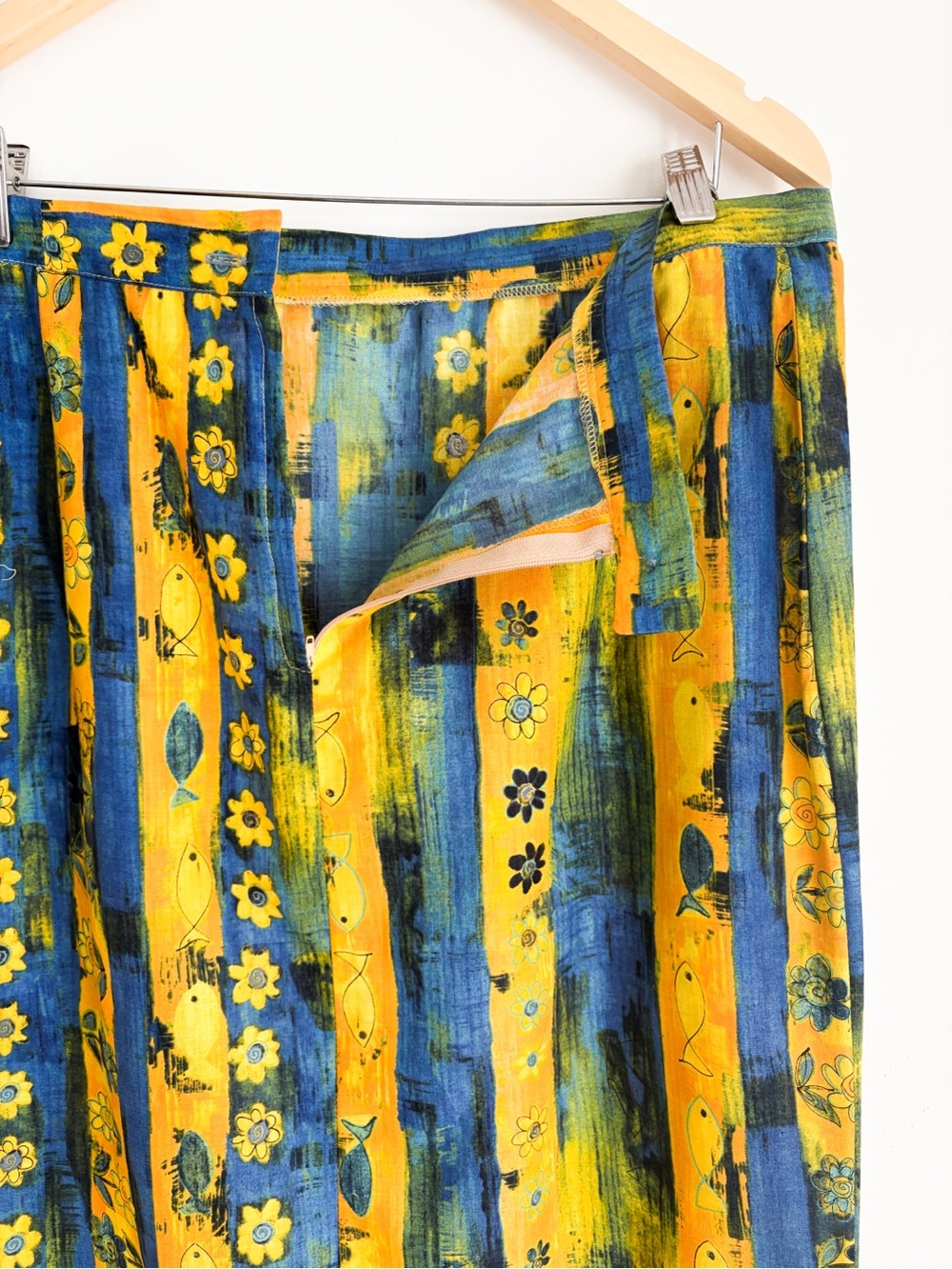 Vintage AGMIR Fish & Floral Print Maxi Skirt, Size L (32” W) – Made in Europe - Picture 5 of 12